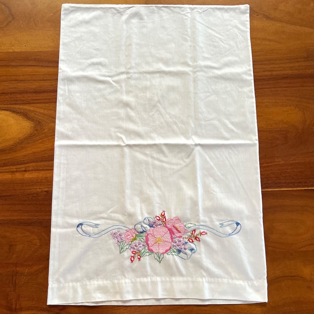 VTG 3PC Embroidered Pillowcases - Picture 6 of 9